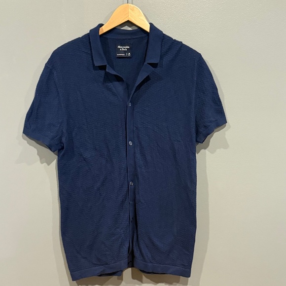 Abercrombie & Fitch Other - *GENTLY WORN* Abercrombie & Fitch Men's Size M Featherweight Button-Up